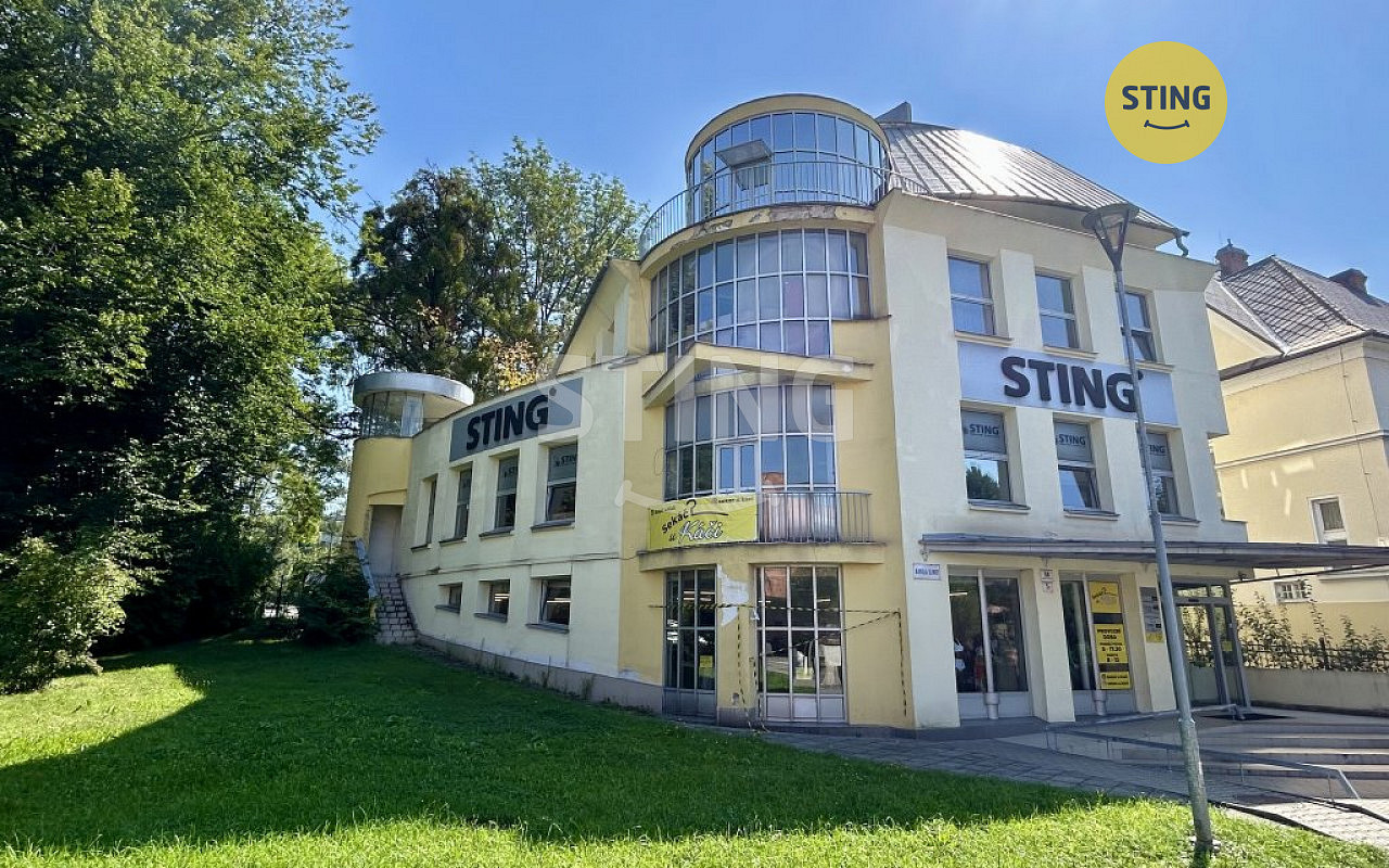 Pronájem kanceláře 830 m²