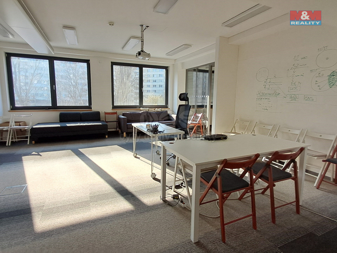 Pronájem kanceláře 486 m² – fotografie 2