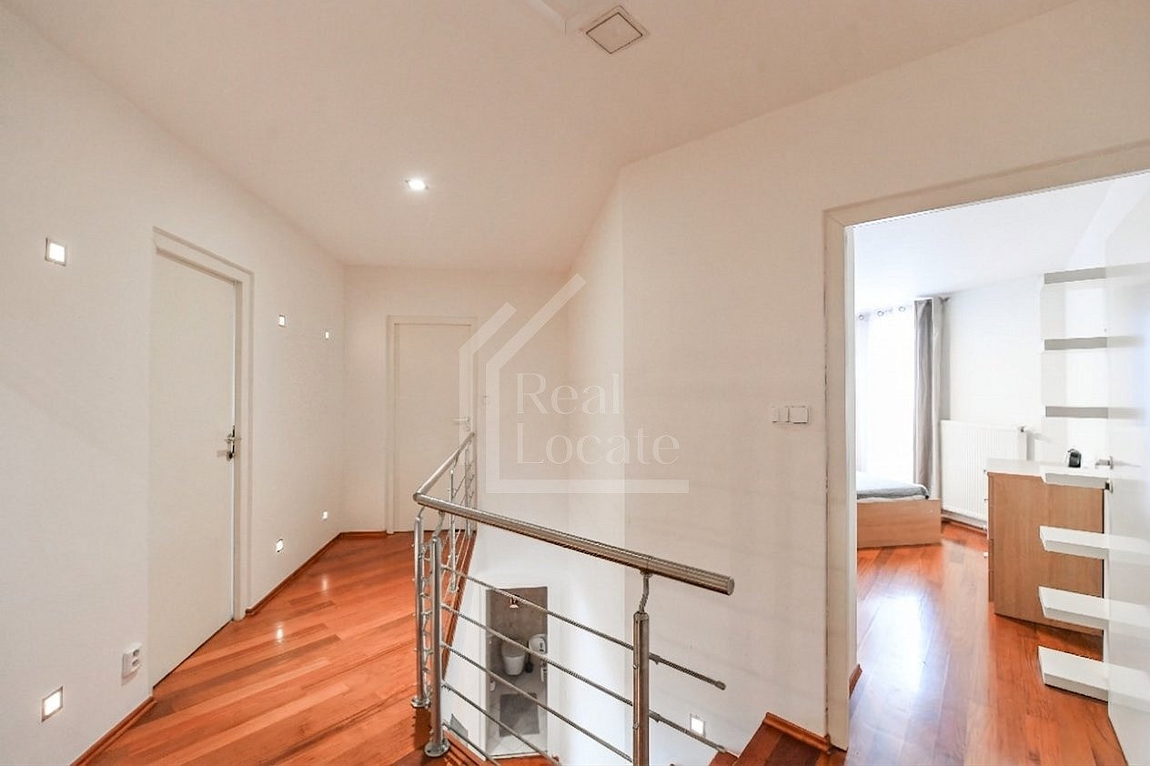 Pronájem bytu 2+kk 107 m² – fotografie 4
