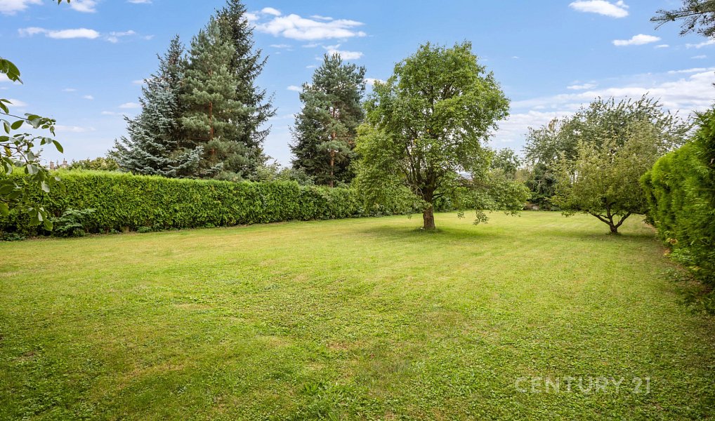 Prodej domu 215 m² s pozemkem 1 960 m², Škvorec – náhled fotky 2