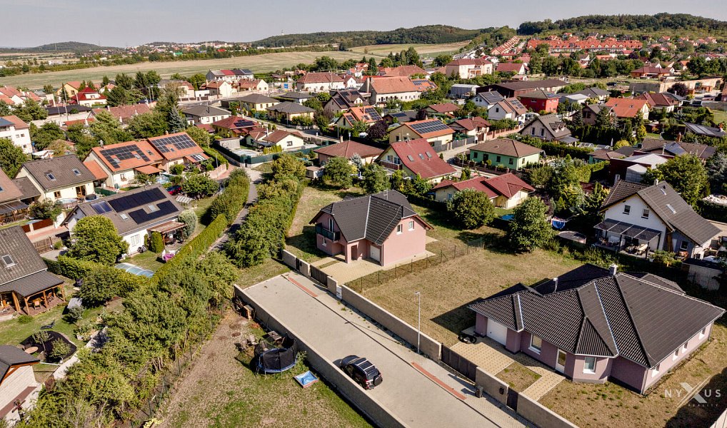 Pronájem domu 138 m² s pozemkem 1 024 m², Postřižín – náhled fotky 3