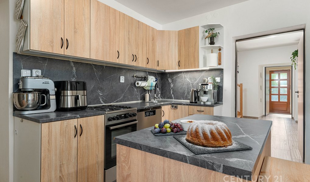 Prodej domu 178 m² s pozemkem 1 065 m², Radiměř – náhled fotky 2