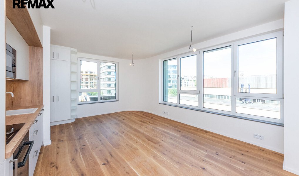 Pronájem bytu 1+kk 37 m², Praha – náhled fotky 10