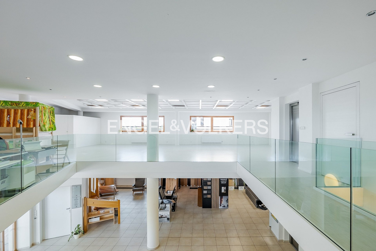 Pronájem obchodních prostor 257 m² – fotografie 2