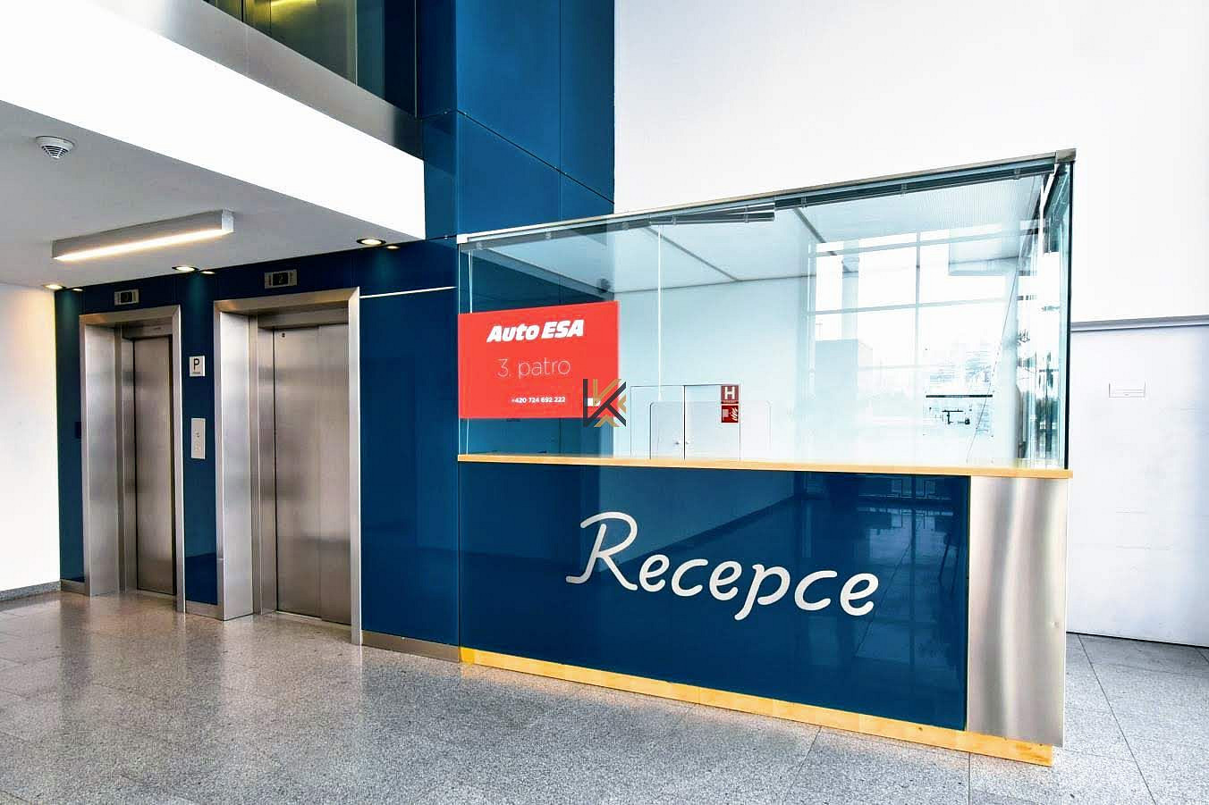 Pronájem kanceláře 674 m² – fotografie 2