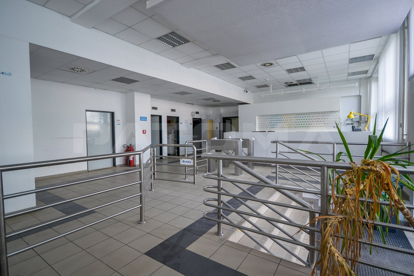 Pronájem kanceláře 1 400 m² – fotografie 2