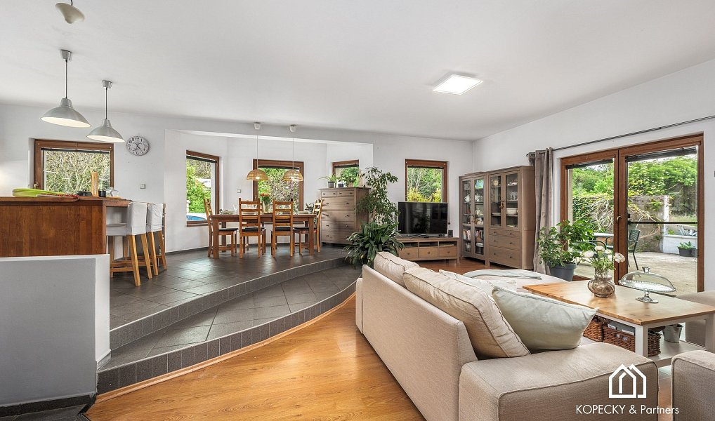 Prodej domu 252 m² s pozemkem 1 208 m², Nelahozeves – náhled fotky 2