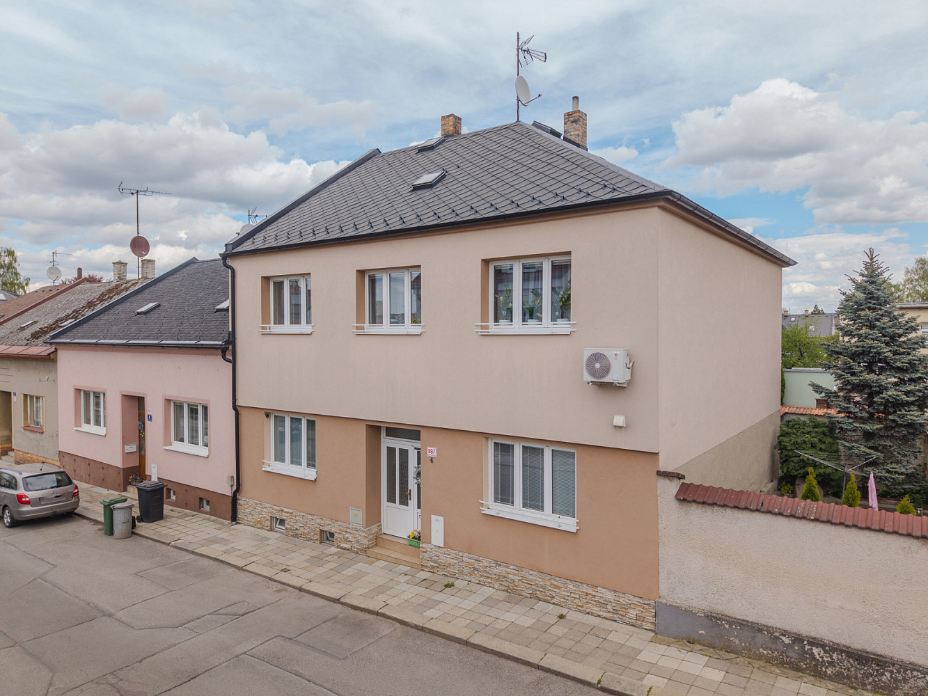Prodej domu 220 m² s pozemkem 208 m²