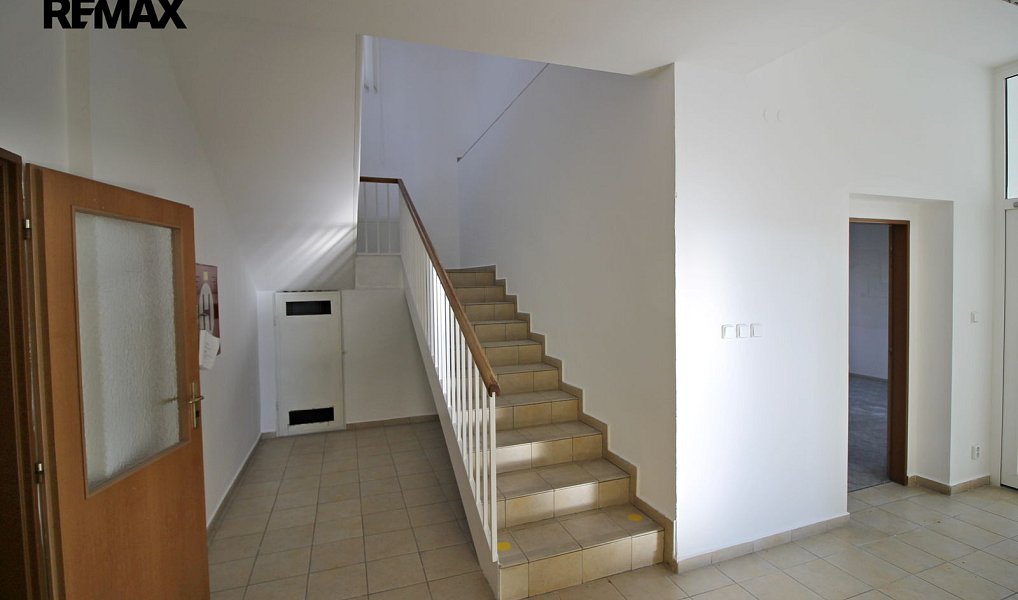 Prodej výrobních prostor 2 700 m², Zliv – náhled fotky 4