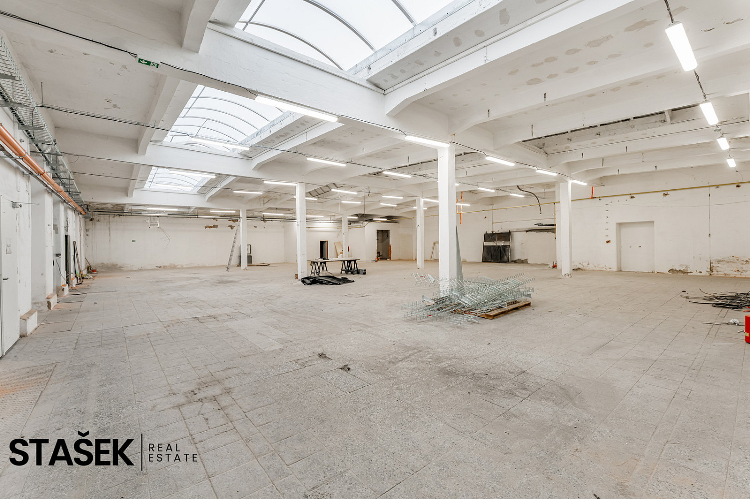 Pronájem výrobních prostor 1 253 m² – fotografie 3