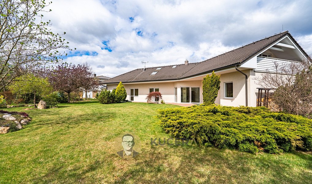 Prodej domu 488 m² s pozemkem 1 376 m², Jesenice – náhled fotky 12