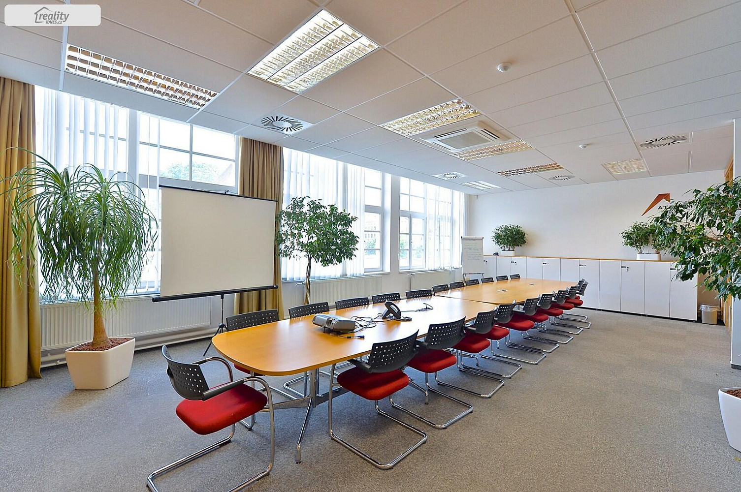Pronájem kanceláře 417 m² — photo 3