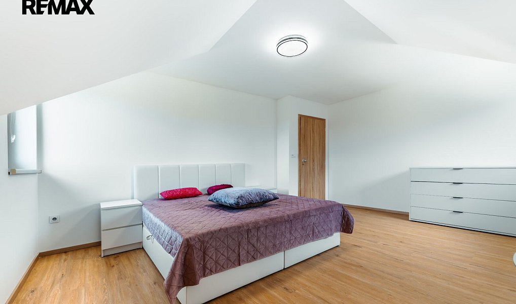 Prodej domu 350 m² s pozemkem 2 074 m², Staré Město – náhled fotky 11
