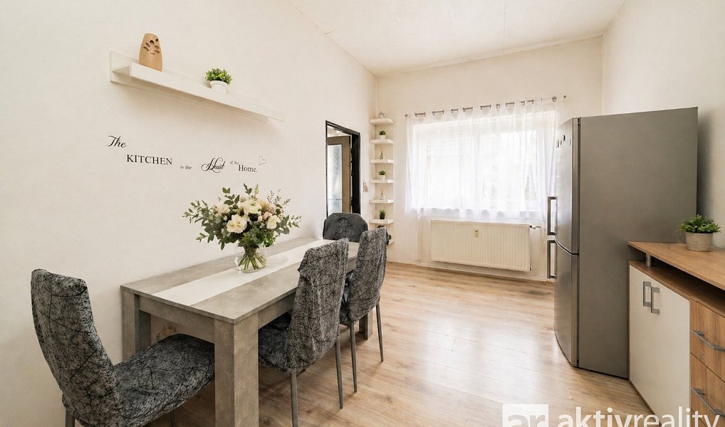 Prodej domu 250 m² s pozemkem 1 005 m², Dolní Zálezly – náhled fotky 15