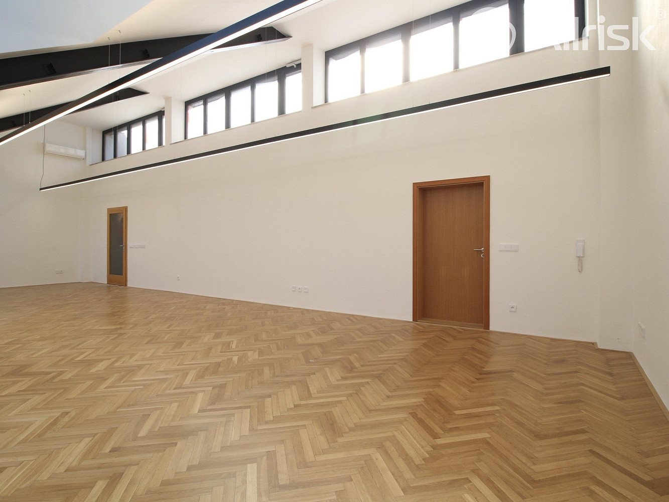 Pronájem kanceláře 196 m² – fotografie 5