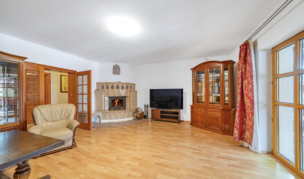 Prodej domu 566 m² s pozemkem 1 443 m², Nová Pec – náhled fotky 4