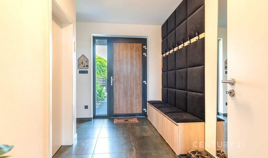 Prodej domu 260 m² s pozemkem 906 m², Hajany – náhled fotky 14