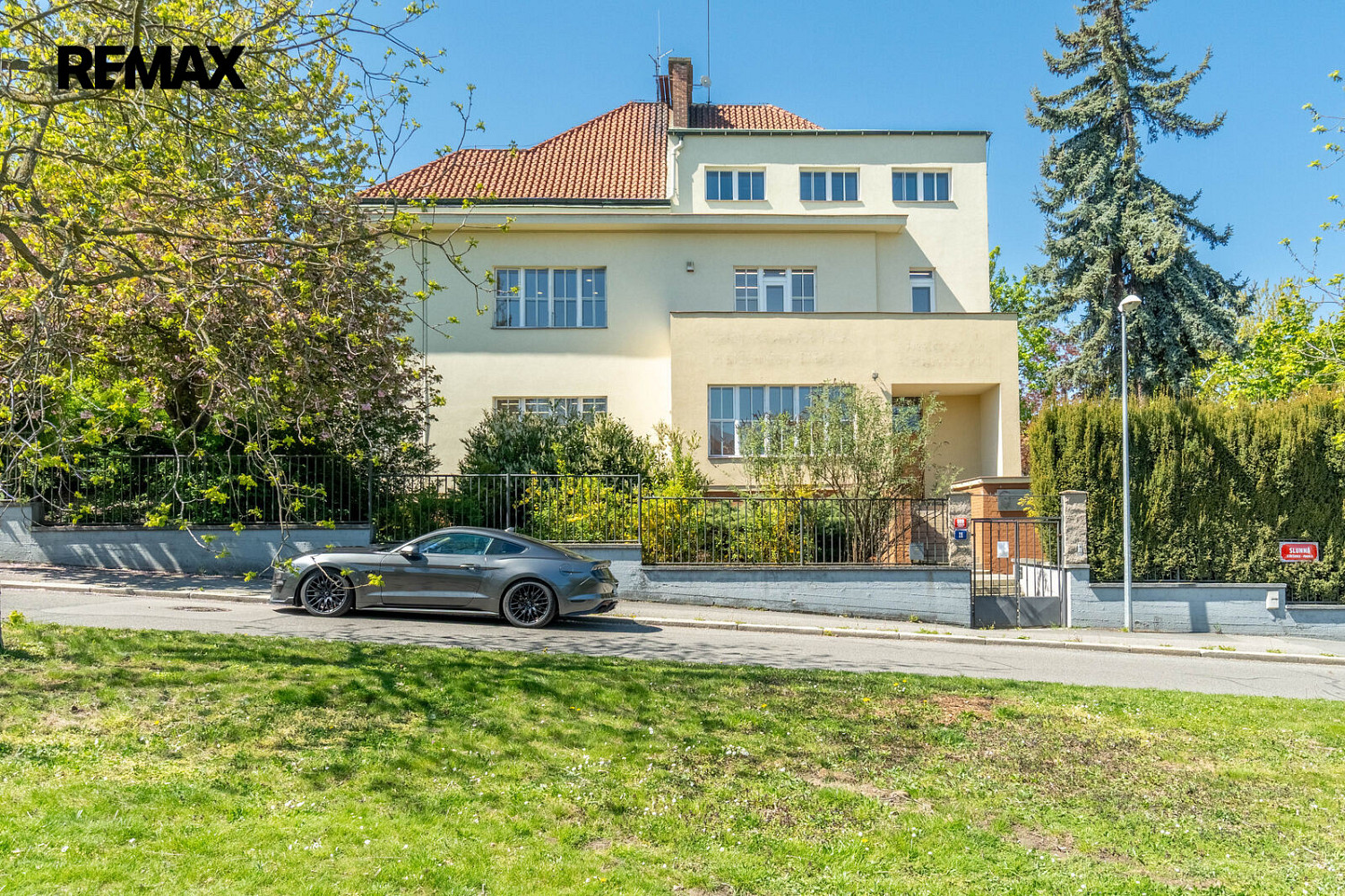 Prodej domu 564 m² s pozemkem 1 325 m²