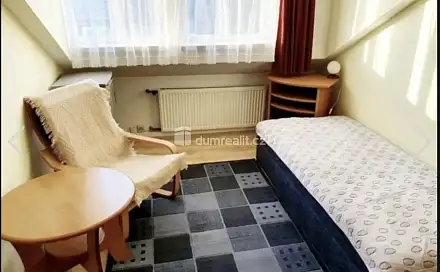 Pronájem bytu 1+kk 15 m², Českobrodská, Praha 9 - Hostavice