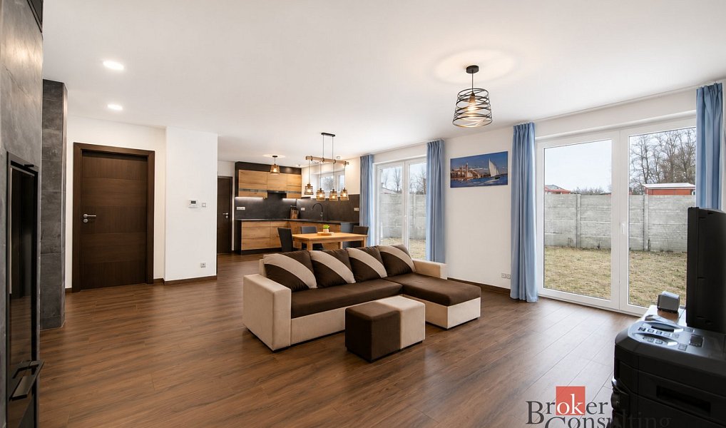 Prodej domu 196 m² s pozemkem 876 m², Loket – náhled fotky 8