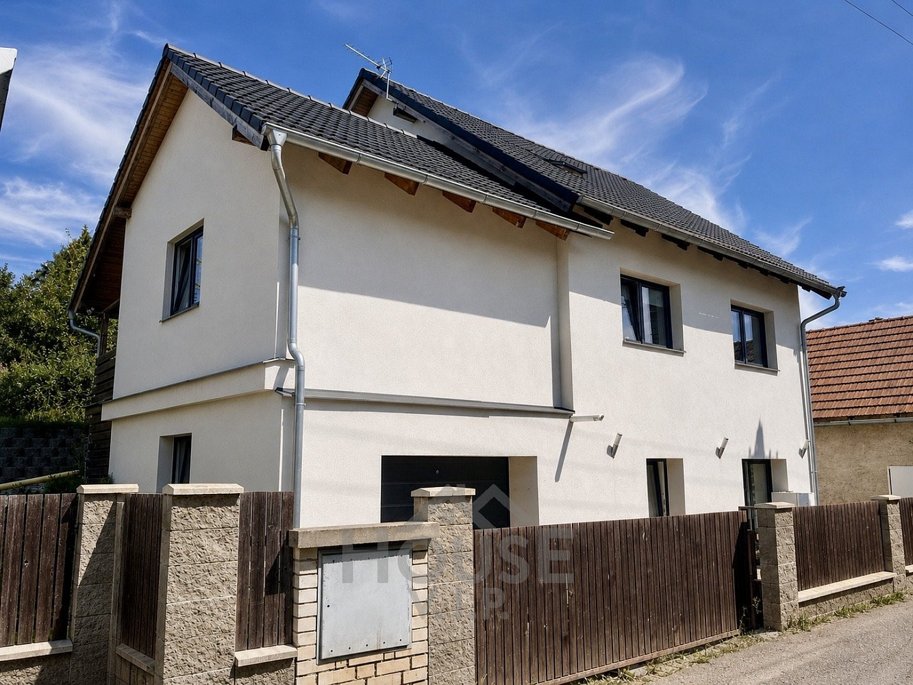 Prodej domu 211 m² s pozemkem 374 m²