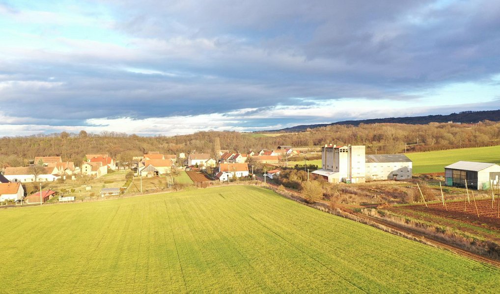 Prodej stavebního pozemku 1 512 m², Liběšice – náhled fotky 2