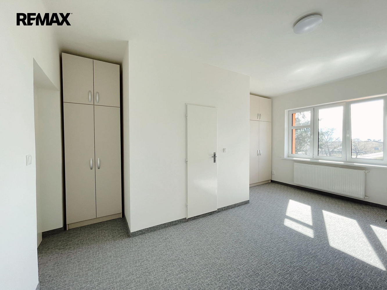 Pronájem kanceláře 100 m² – fotografie 3