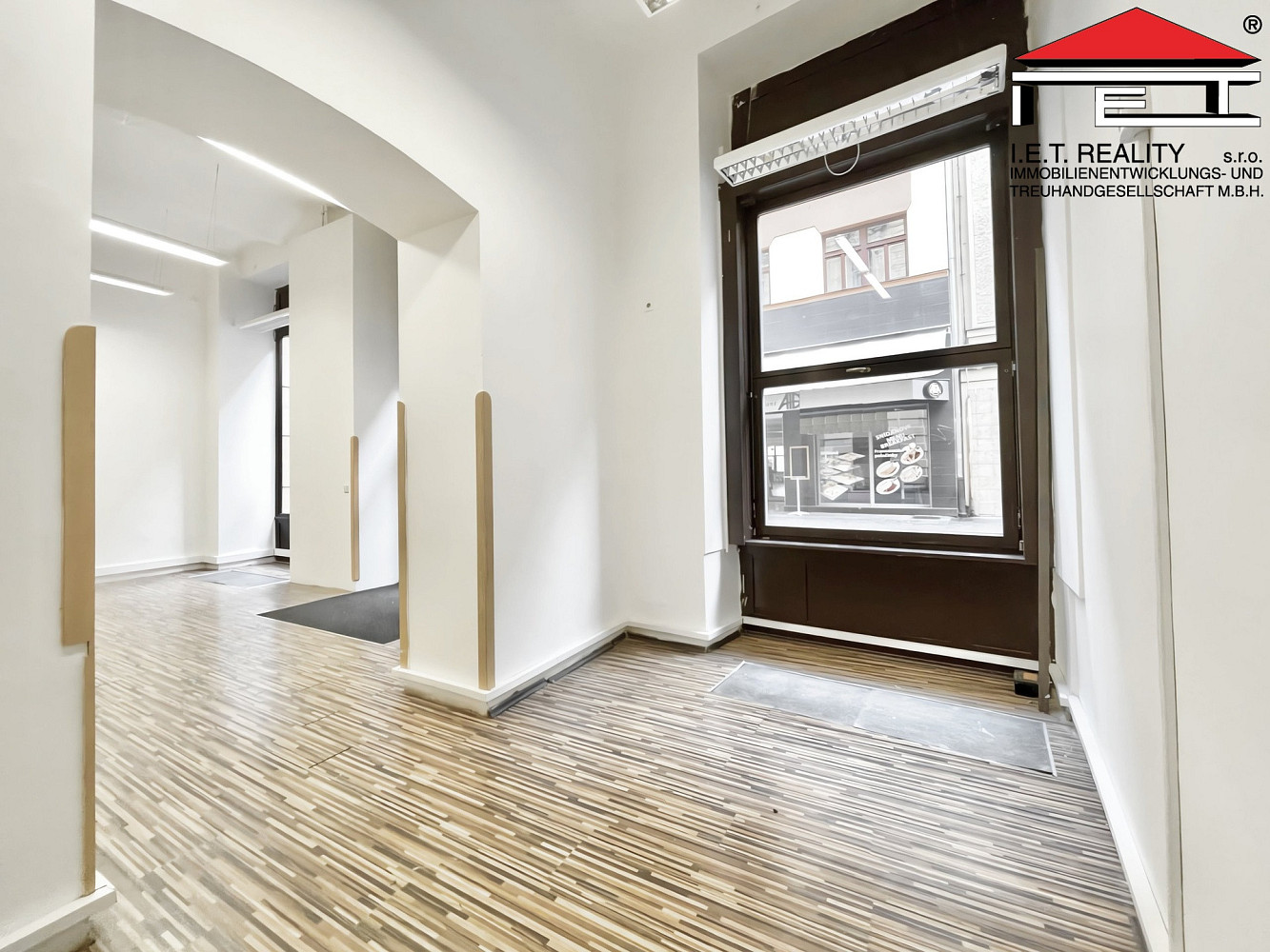 Pronájem obchodních prostor 105 m² – fotografie 4