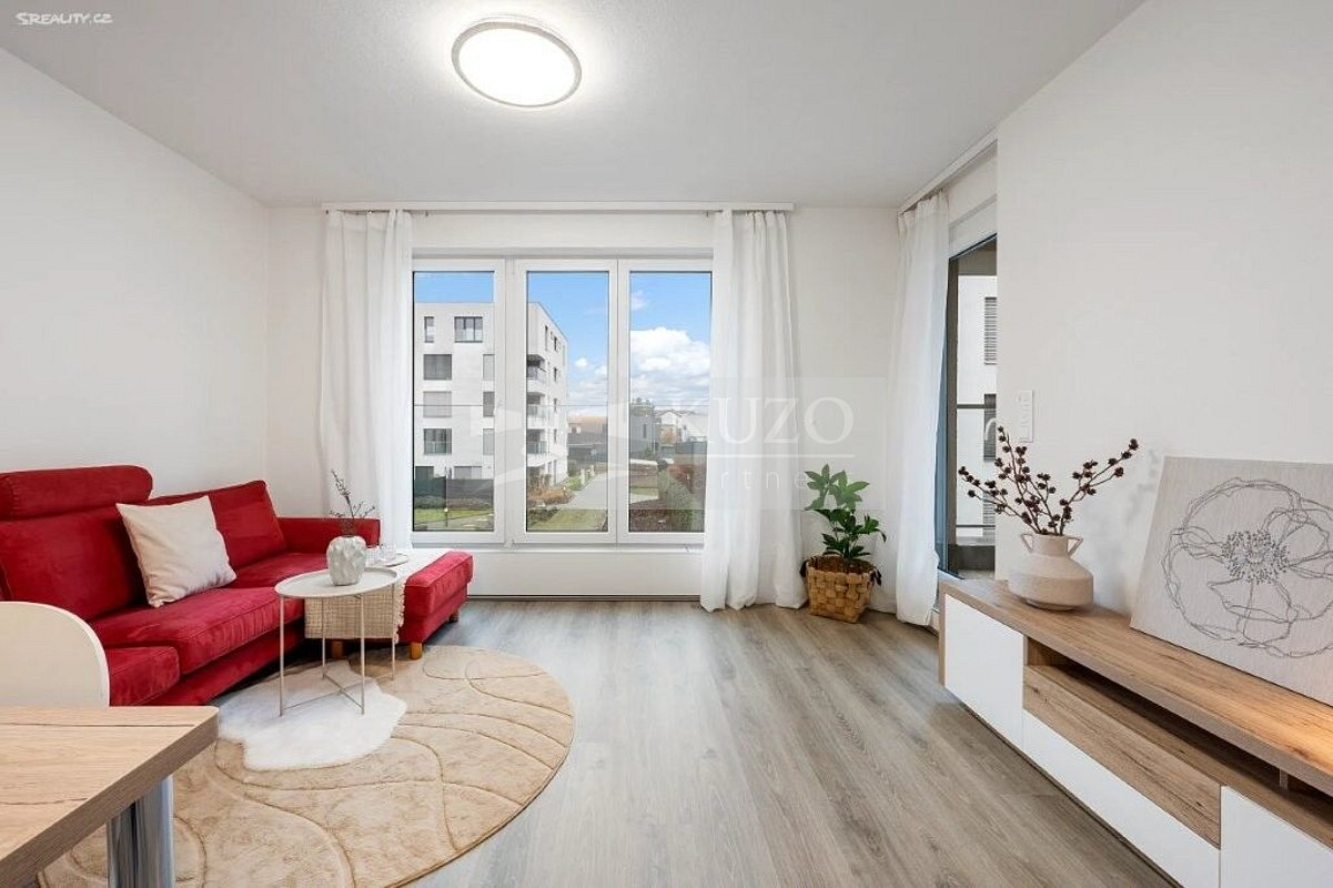 Pronájem bytu 2+kk 48 m² — photo 2