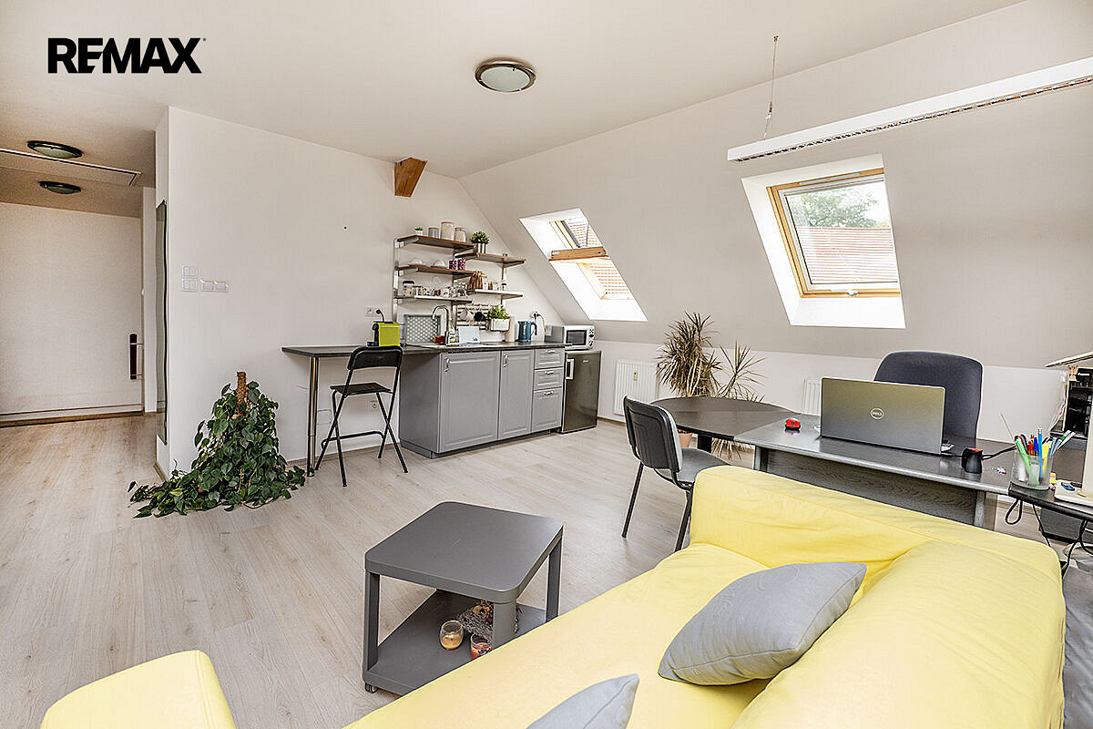 Pronájem kanceláře 75 m² – fotografie 3