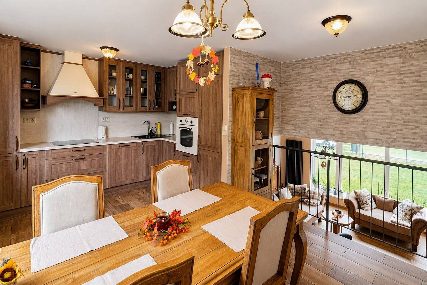 Prodej domu 166 m² s pozemkem 288 m² – fotografie 2
