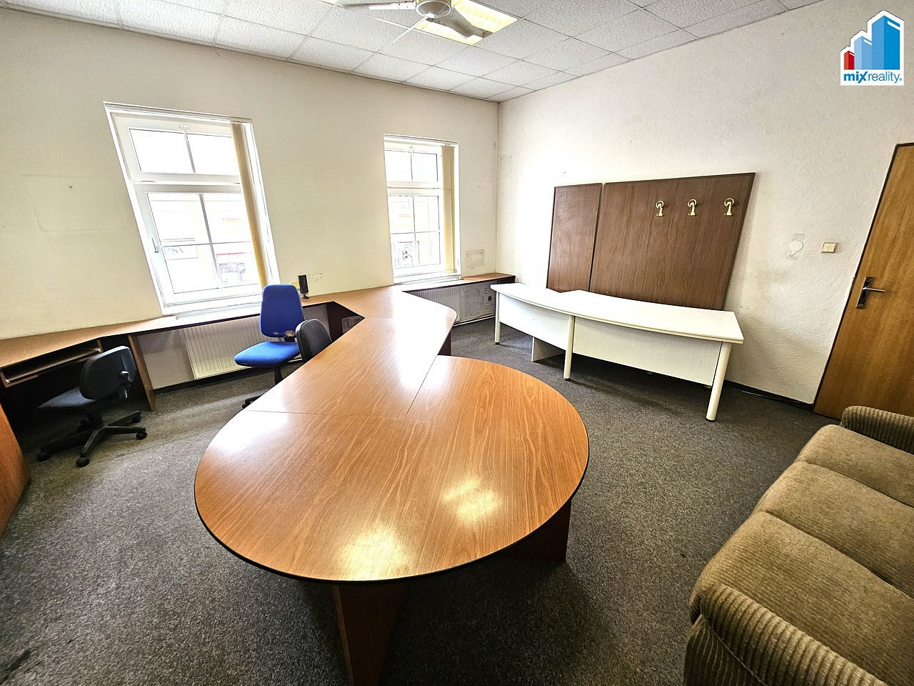 Pronájem kanceláře 58 m² — photo 2