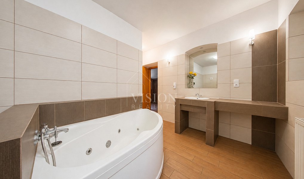Prodej domu 2 225 m² s pozemkem 900 m², Sepekov – náhled fotky 2