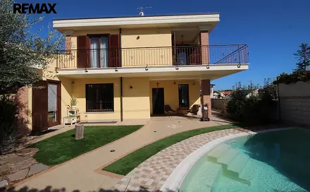 Prodej domu 262 m² s pozemkem 100 m², Citta Sant Angelo, Itálie