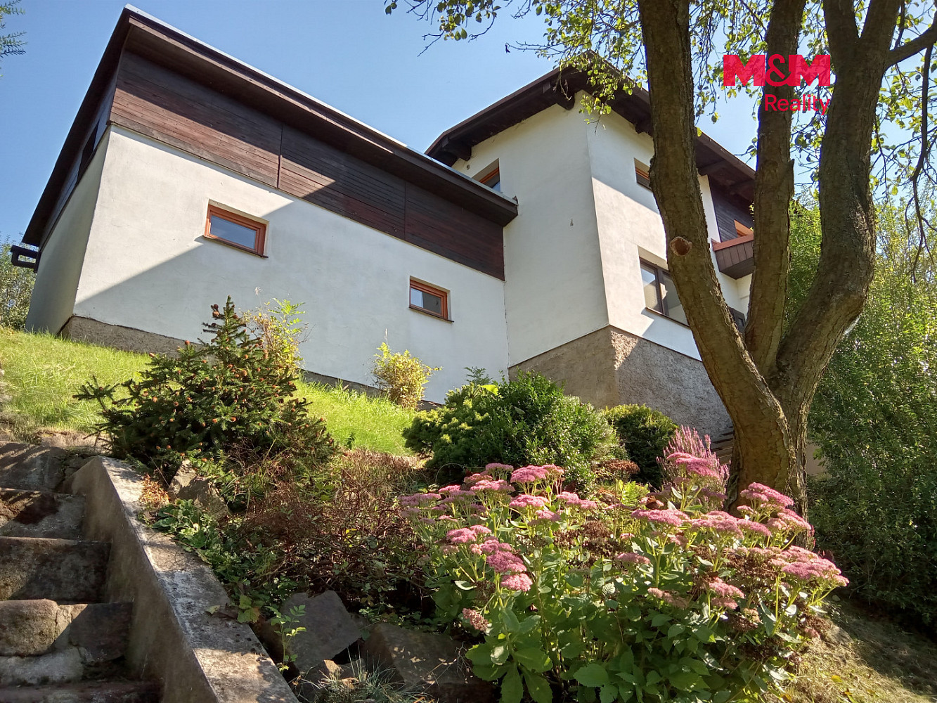 Prodej domu 240 m² s pozemkem 1 308 m²