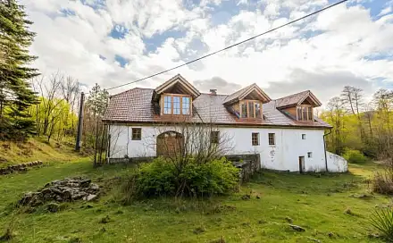 Prodej domu 1 947 m² s pozemkem 24 277 m², Žihobce - Rozsedly, okres Klatovy