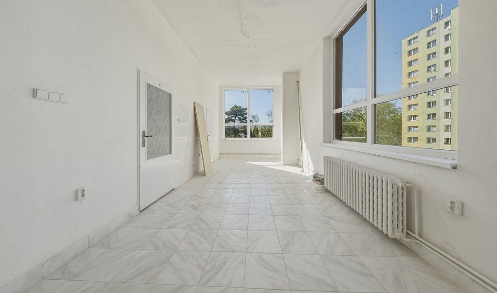 Pronájem obchodních prostor 100 m², Nový Bor – náhled fotky 3