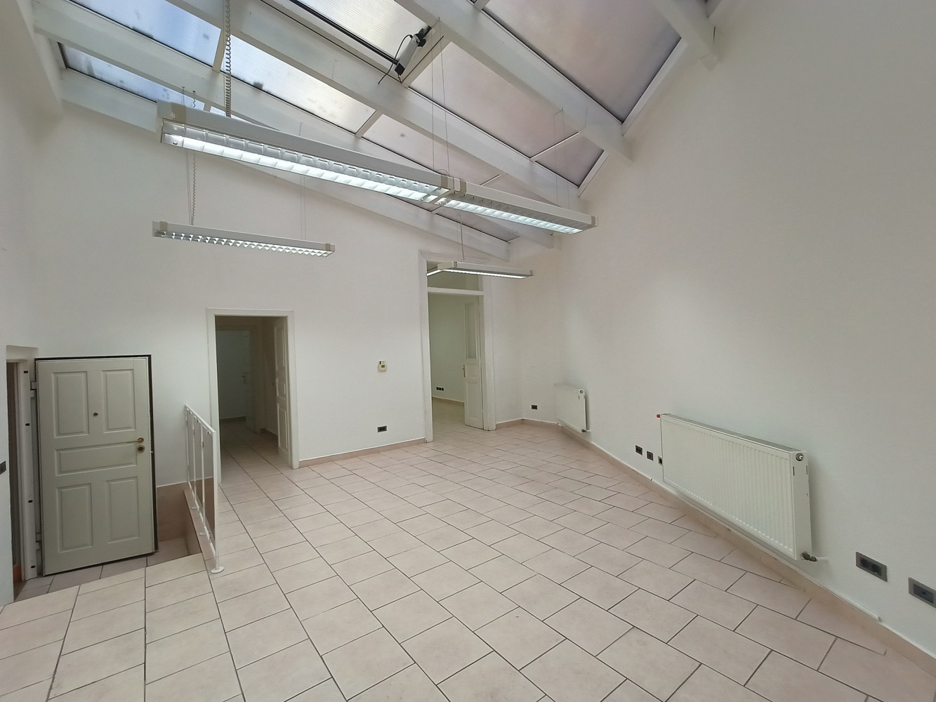 Pronájem kanceláře 73 m² – fotografie 3