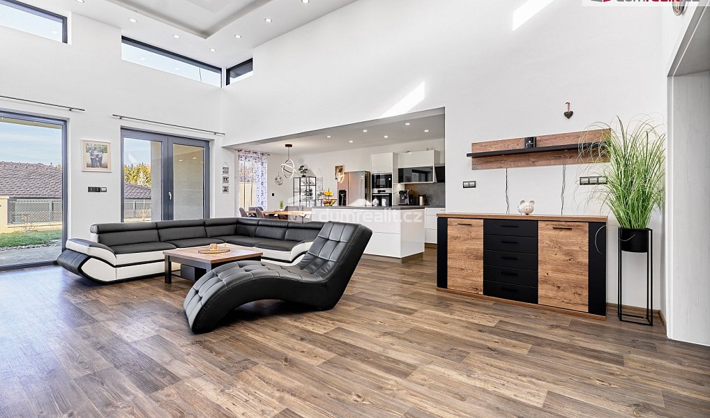 Prodej domu 136 m² s pozemkem 857 m², Nová Role – náhled fotky 2