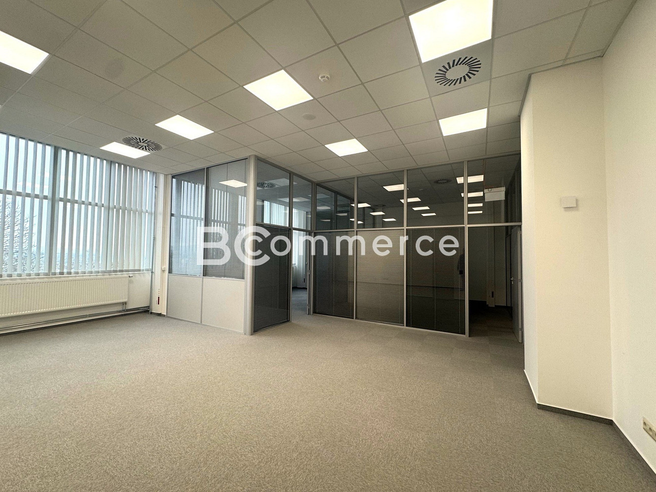 Pronájem kanceláře 100 m² – fotografie 3