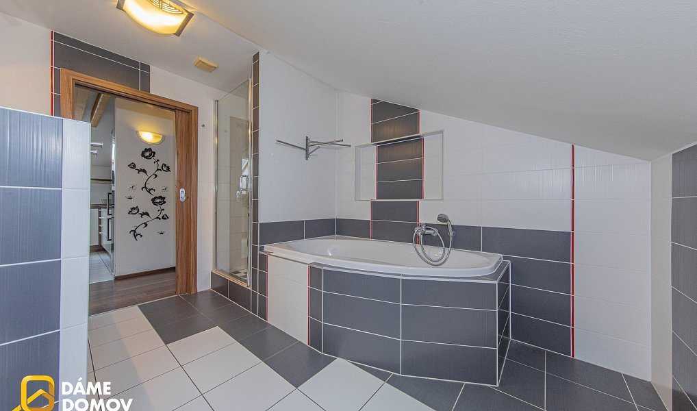 Prodej domu 581 m² s pozemkem 1 164 m², Lukoveček – náhled fotky 19