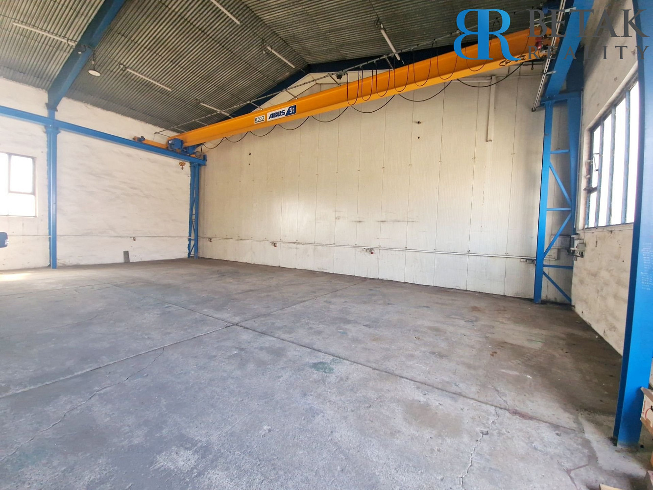 Pronájem skladovacích prostor 300 m² – fotografie 3