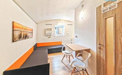 Pronájem bytu 1+kk 13 m², Pražská třída, Hradec Králové