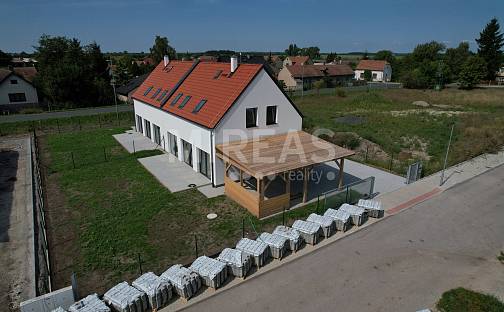 Prodej domu 133 m² s pozemkem 440 m², Dvory - Veleliby, okres Nymburk