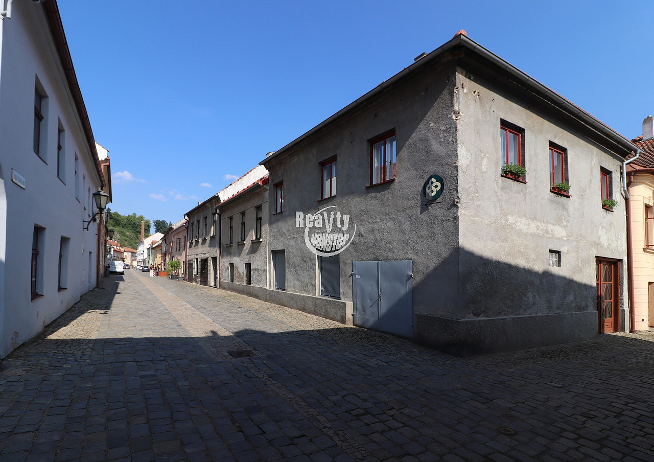 Prodej domu 230 m² s pozemkem 334 m² - Widok 2