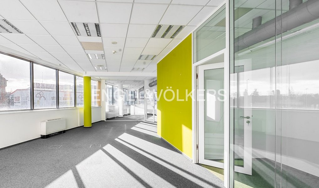 Pronájem kanceláře 974 m², Praha – náhled fotky 4