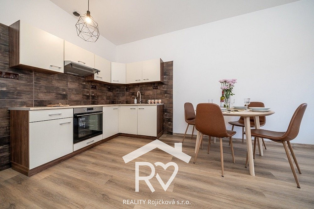 Prodej domu 228 m² s pozemkem 844 m² — photo 2