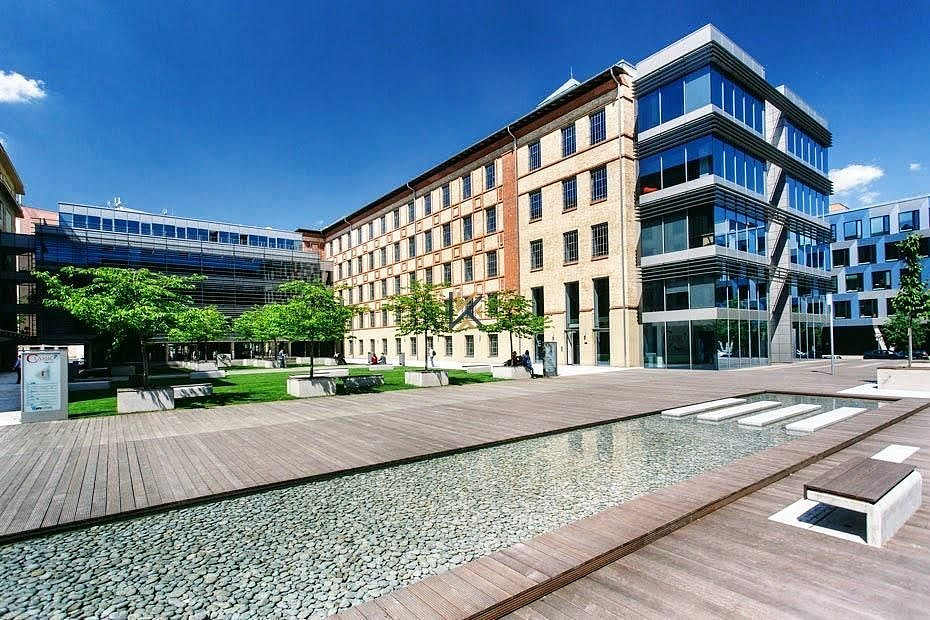 Pronájem kanceláře 653 m²