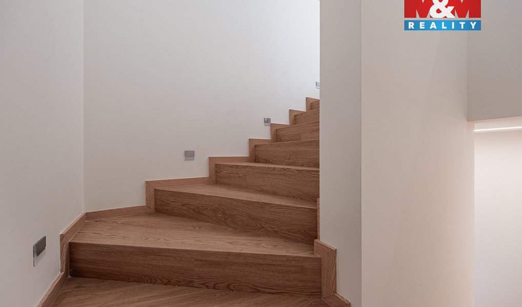 Prodej domu 219 m² s pozemkem 940 m², Velké Popovice – náhled fotky 9