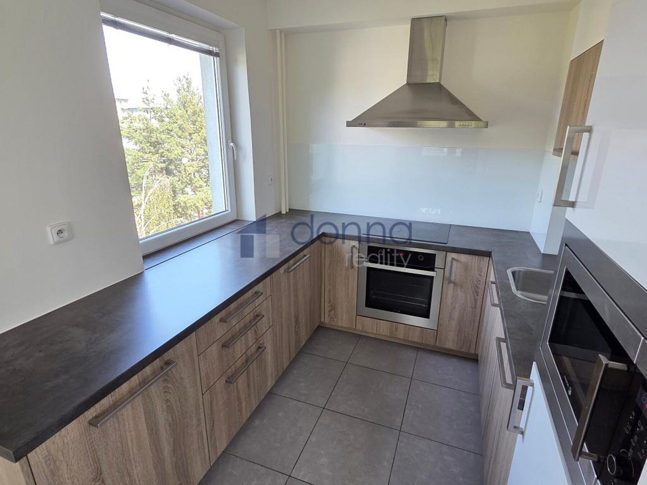 Pronájem bytu 3+kk 66 m² – fotografie 2